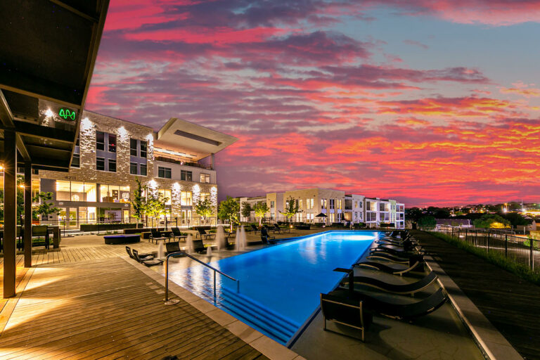 Edison-Riverside-luxury-apartments-in-Austin-tx-pool