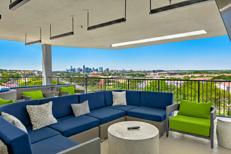 patio-at-edison-apartments-in-rivereside-1